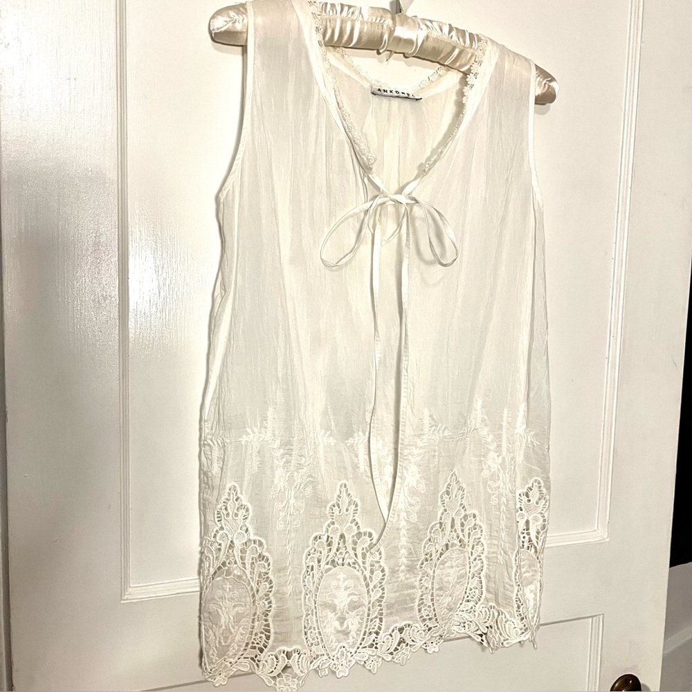Italian Silk and Cotton Feminine White Sleeveless Blouse size medium